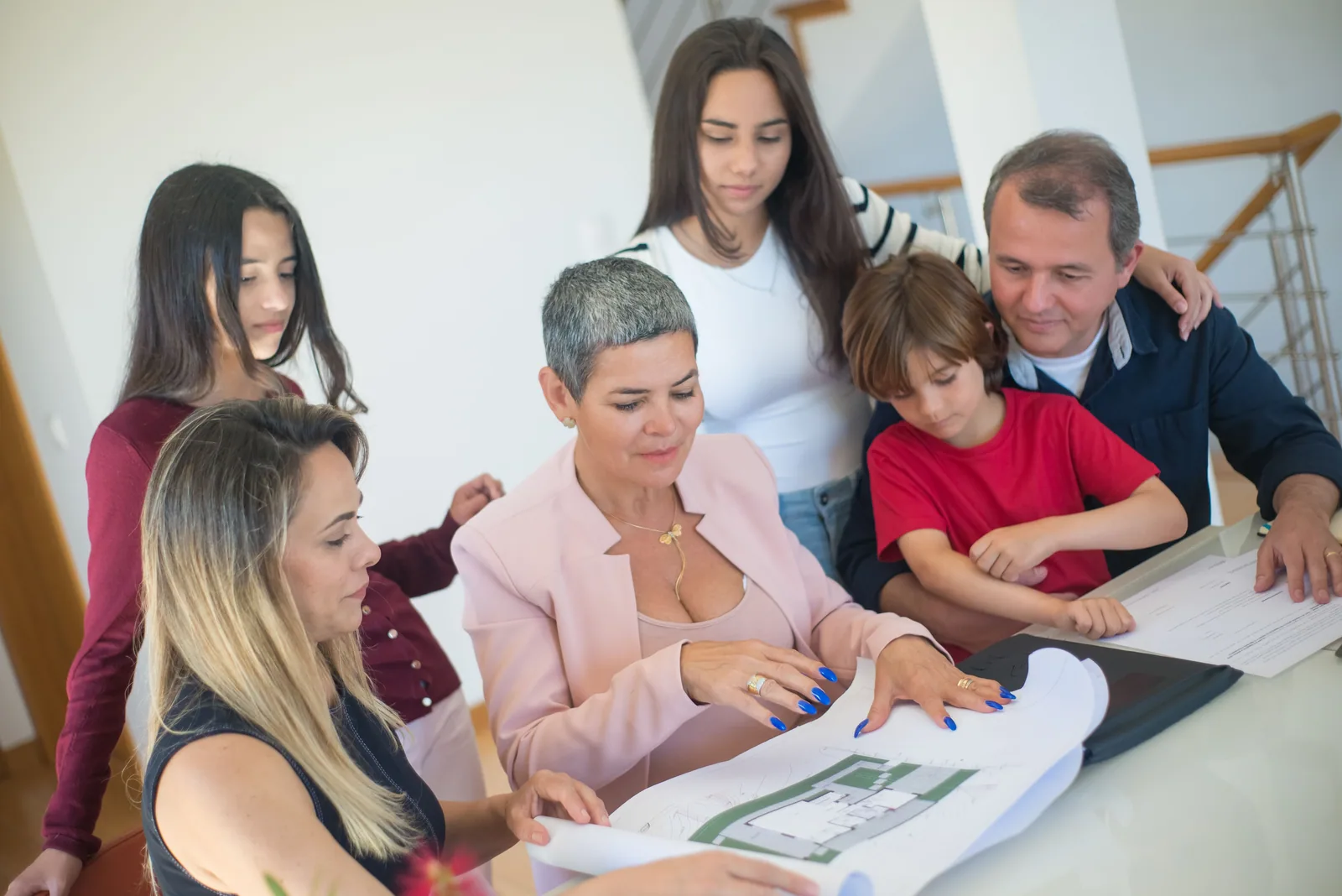 Mama, tata când te duci cu cineva nou: ce facem cu aprobarea copiilor adulți