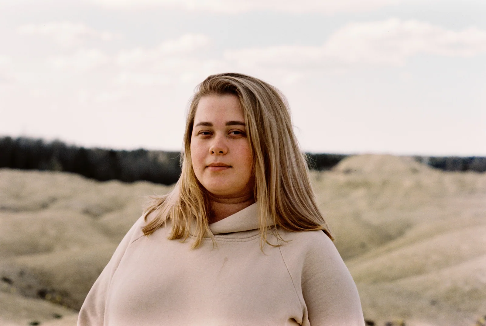 Bio Hinge/Tinder 2026 för Gen-Z Sverige: inget cringe, inga klichéer