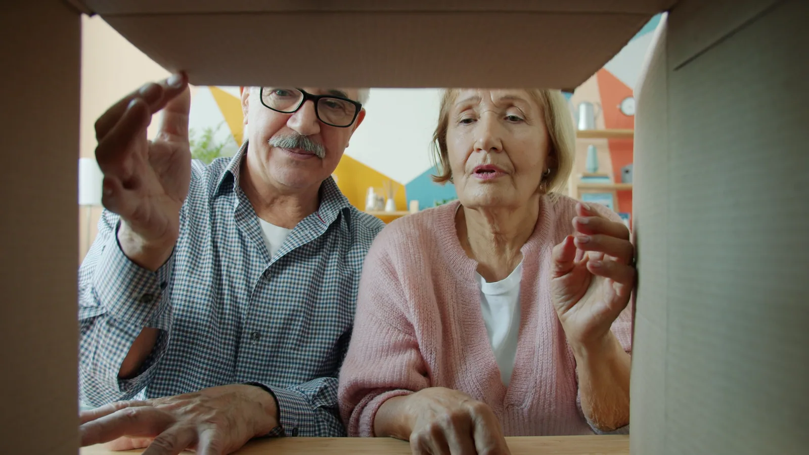 Flytta ihop vid 60: allt som är annorlunda jämfört med att flytta ihop vid 30