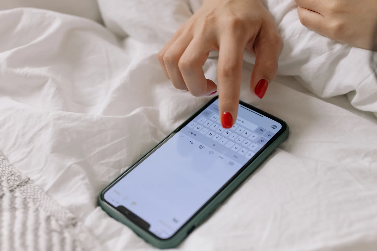 Primul mesaj pe dating app care chiar primește răspuns (2026, Gen-Z RO)